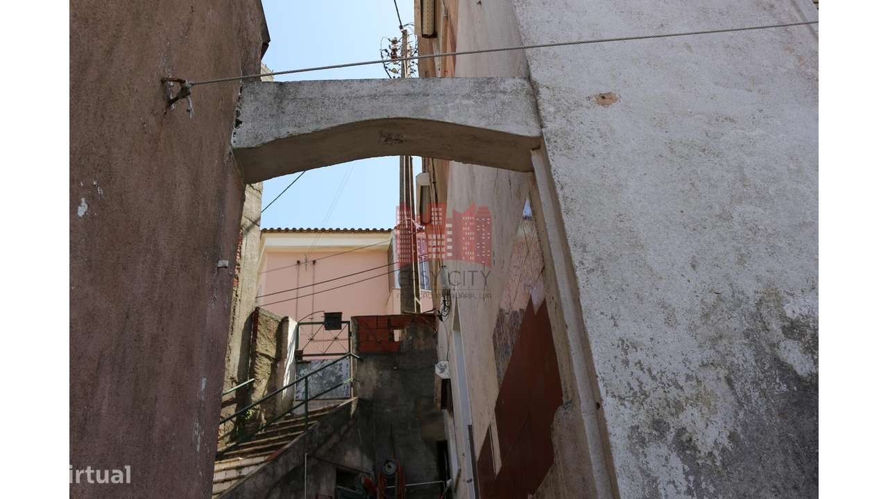 Moradia T2+T2 | Terreno 326 M2-22