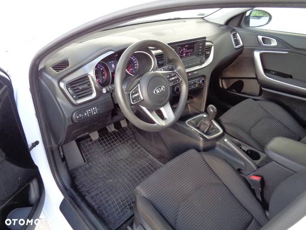 Kia Ceed - 8