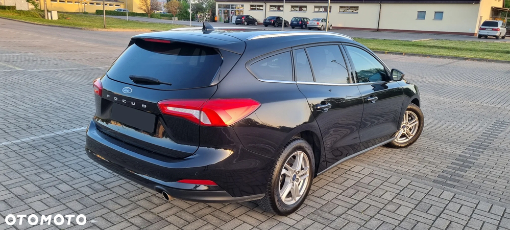 Ford Focus 1.0 EcoBoost Titanium Design - 4