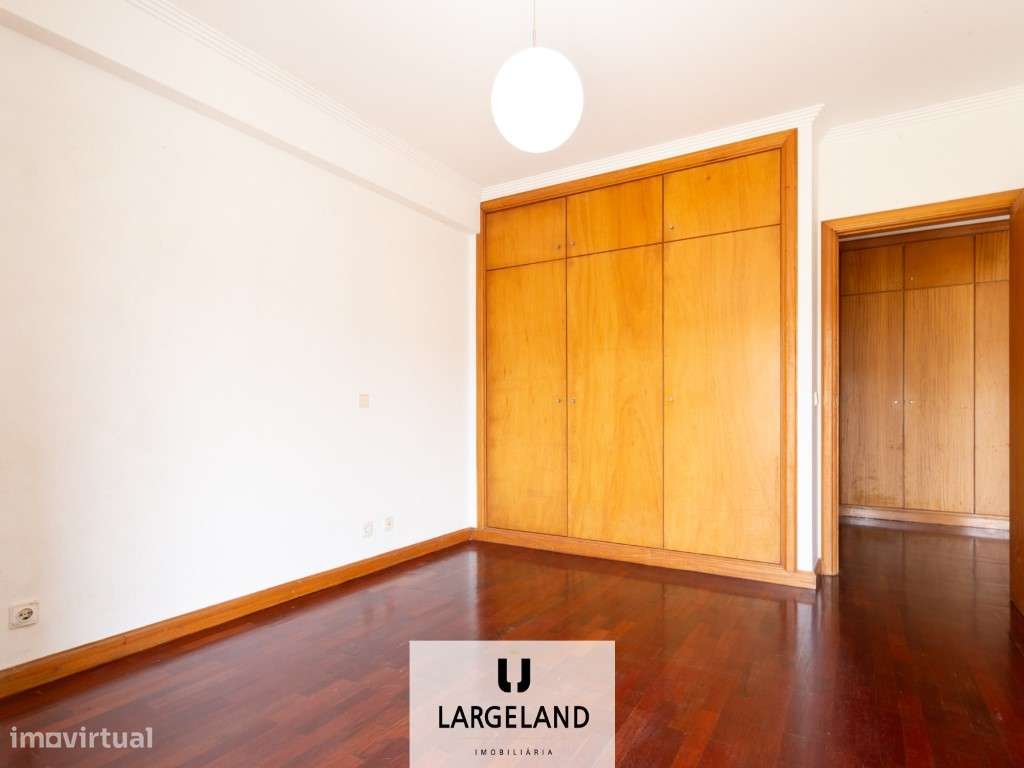 Apartamento T2 com Terraço no Centro de Santa Maria de Lamas-11