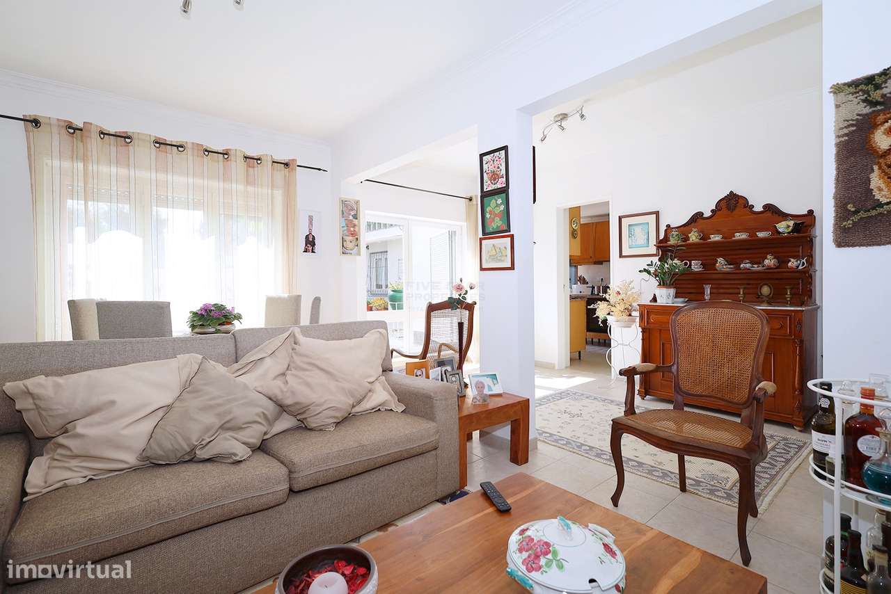 Moradia com duas fracções – Rentabilidade Imediata – Porto Salvo – Oei-9