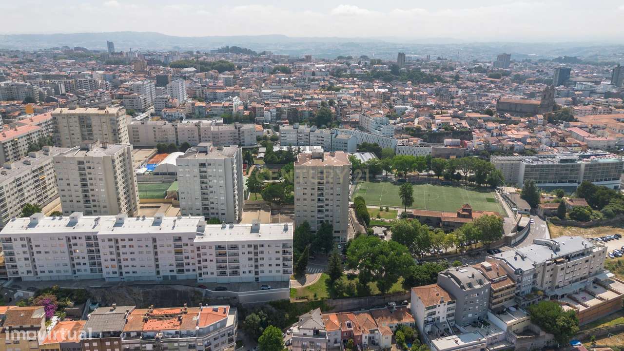 Apartamento T4 transformado em T3, com Arrecadação e Garagem – Rua Alv - Grande imagem: 5/38