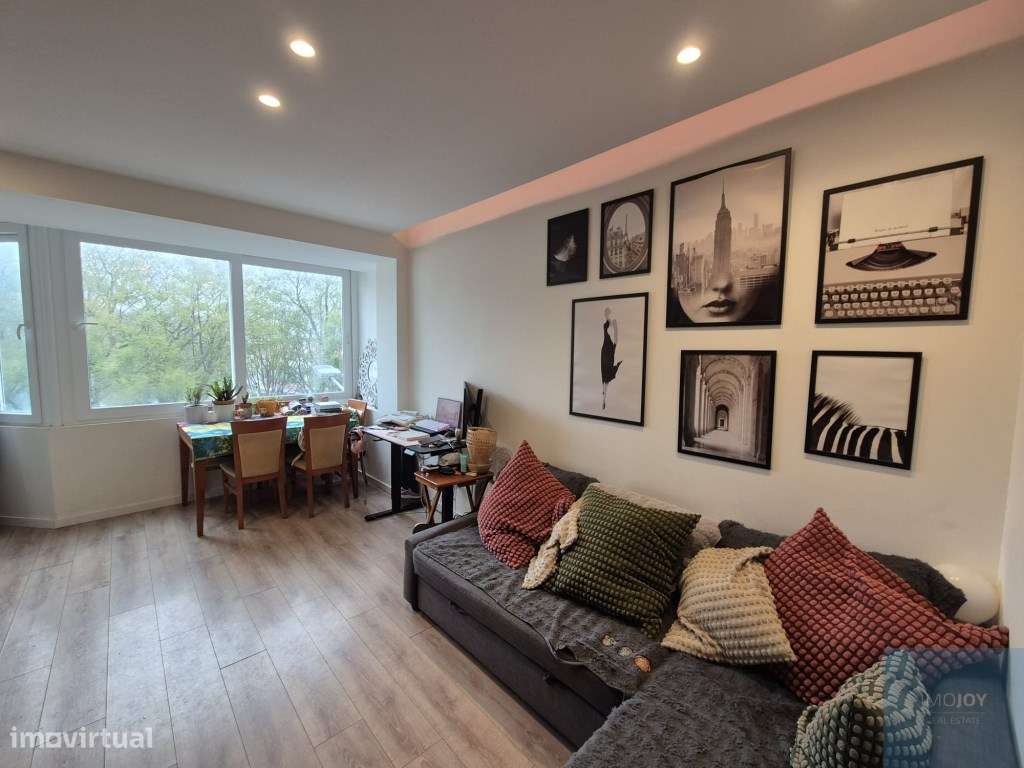 Apartamento T2 na Damaia - Luz Natural Todo o Dia e Localização Est... - Grande imagem: 2/13