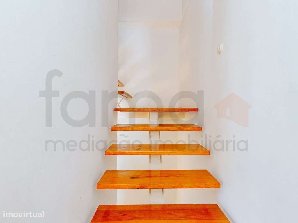 Moradia Bifamiliar T10 com Piscina e Elevada Rentabilidade - Parede...-22