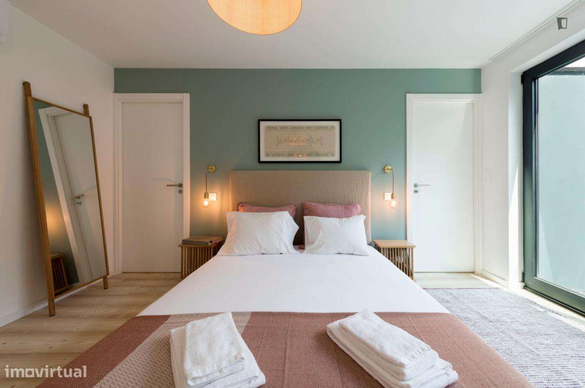 Apartamento com 2 quartos - localizado em Miragaia Porto - Grande imagem: 2/35