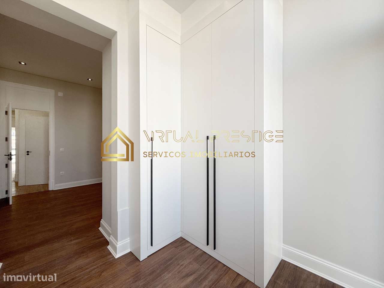 T3 Renovado com 2 Suites e Elevador na Almirante Reis-16