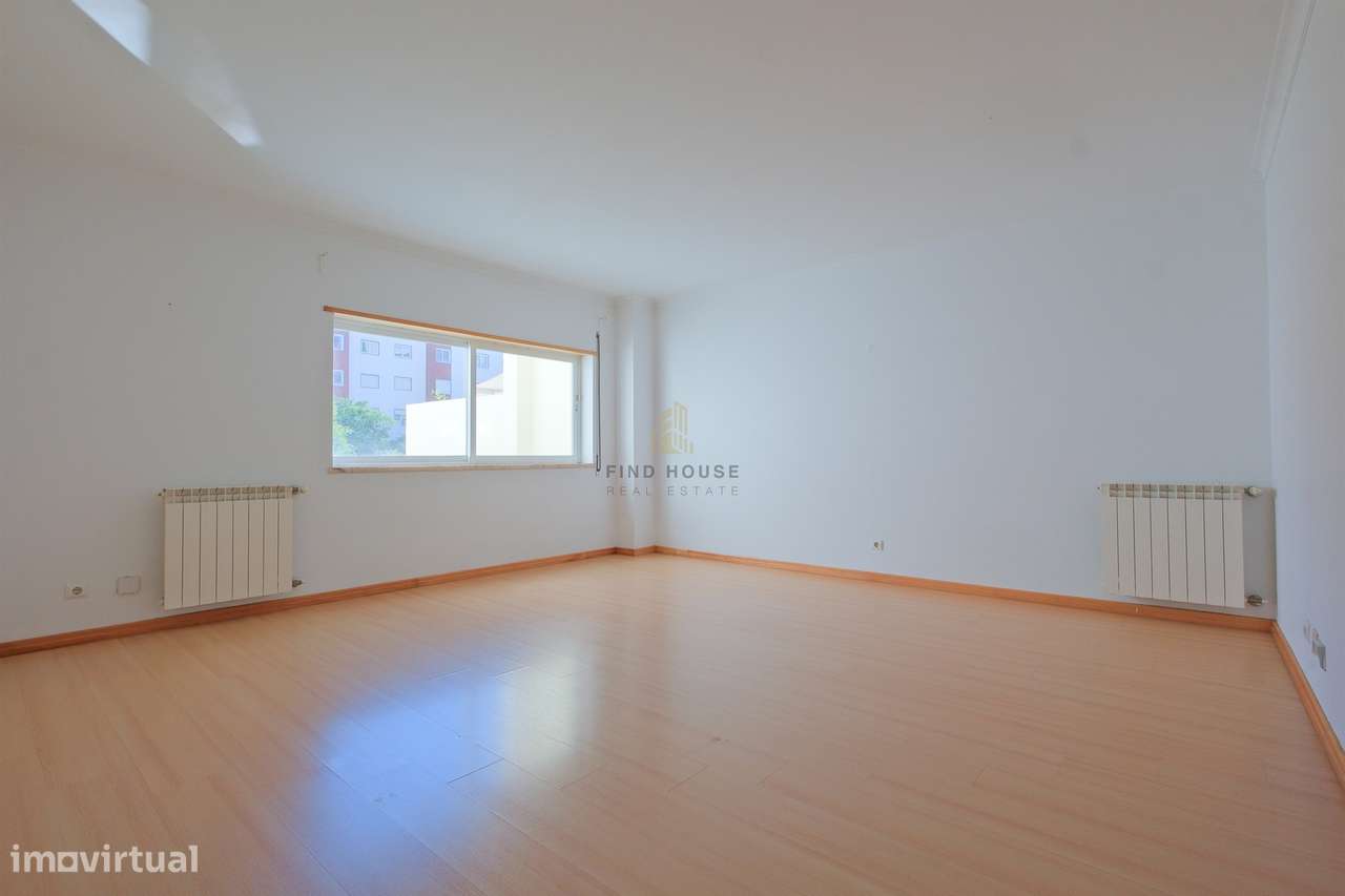 Vende-se T1 com garagem no Parque de São Domingos, em São Domingos de-9