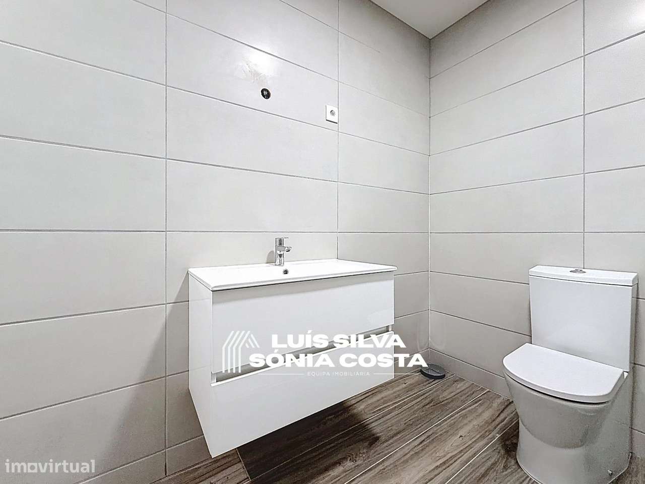 Apartamento T4 Totalmente Remodelado com 2 Varandas e Elevador –...-25