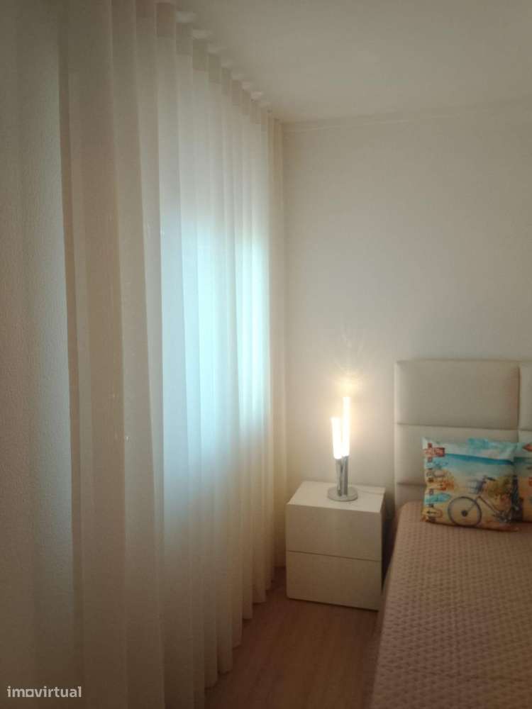 Apartamento T2 em Massamá Renovado com varanda e elevador-11