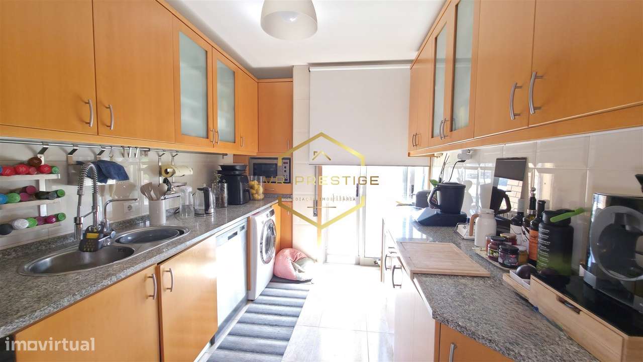 Apartamento T2 com Garagem, Arrumos e Excelente Localização – Póvoa de-4