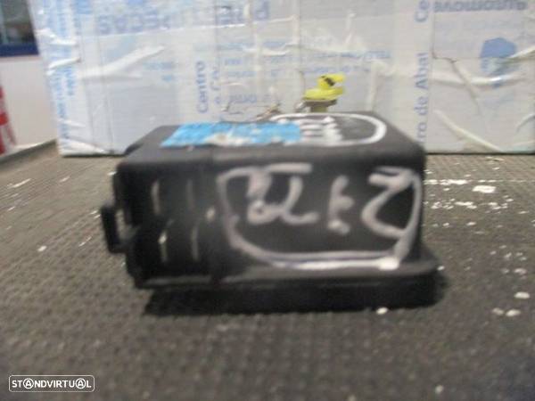 Fecho 957304A000 HYUNDAI H1 SATELITE SVX 2002 2.5 TCI   4P   F ESQ 4 PINOS - 3