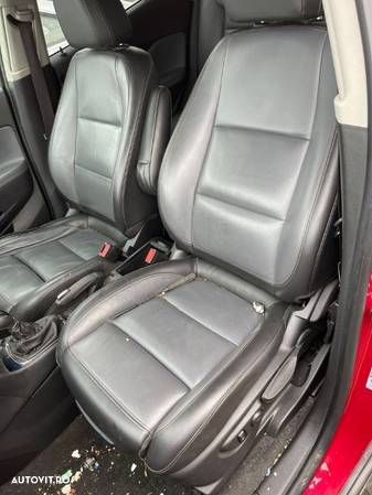 Interior de piele bi-colora cu incalzire de OPEL MOKKA an 2013 - 3