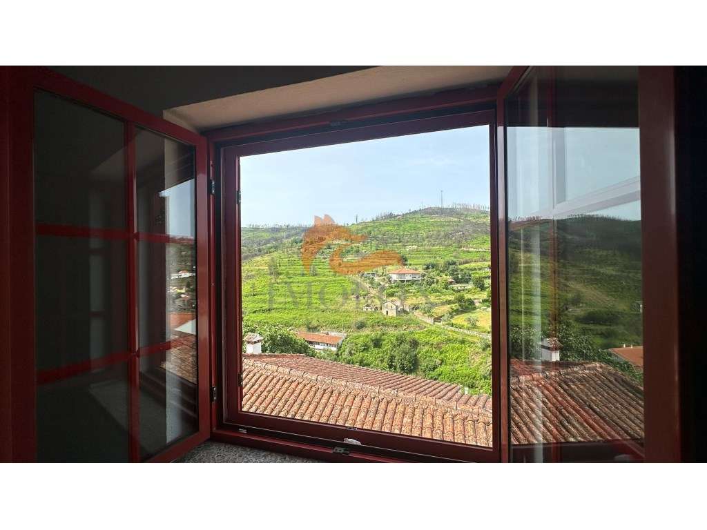 Moradia pronta a habitar localizada na Vila de Avô - Documentação c...-13