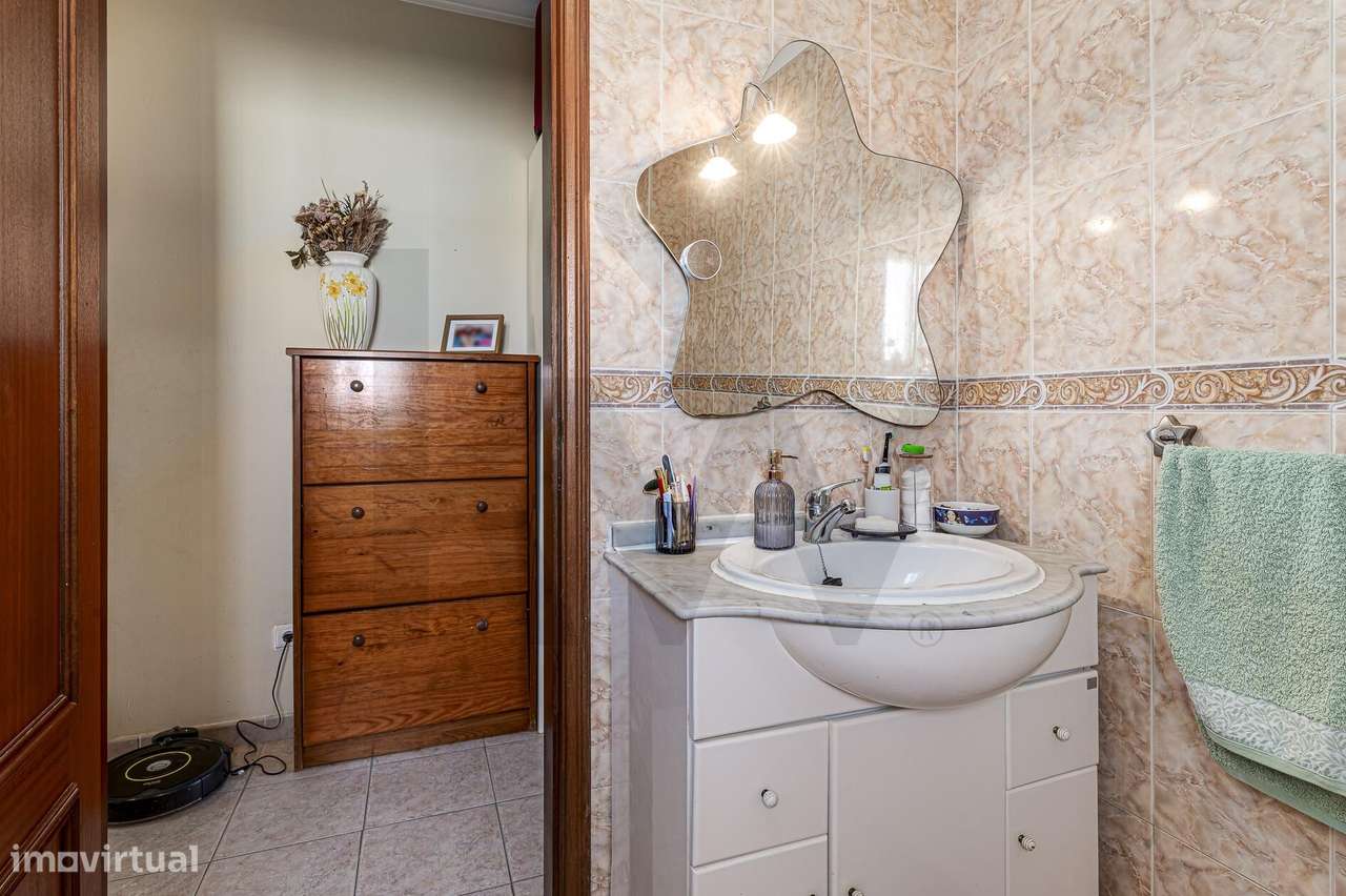 Apartamento T3 com elevador e vista desafogada, Urbanização do Moinho,-32