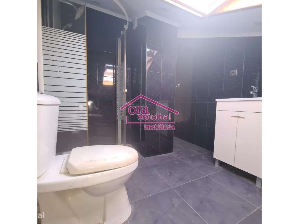 Apartamento T3, transformado em T4 Duplex com 90 m2 na Murtinheira,...-11