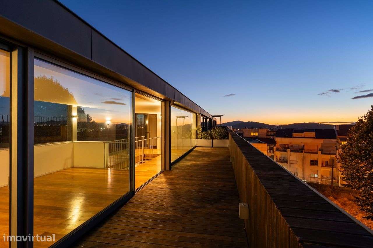Penthouse Luxuosa com Piscina e Vistas 360º no Coração de Braga-44