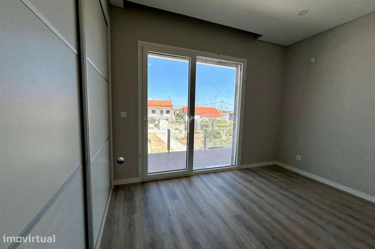 Moradia T4 com piscina, suíte e garagem em Azeitão-30
