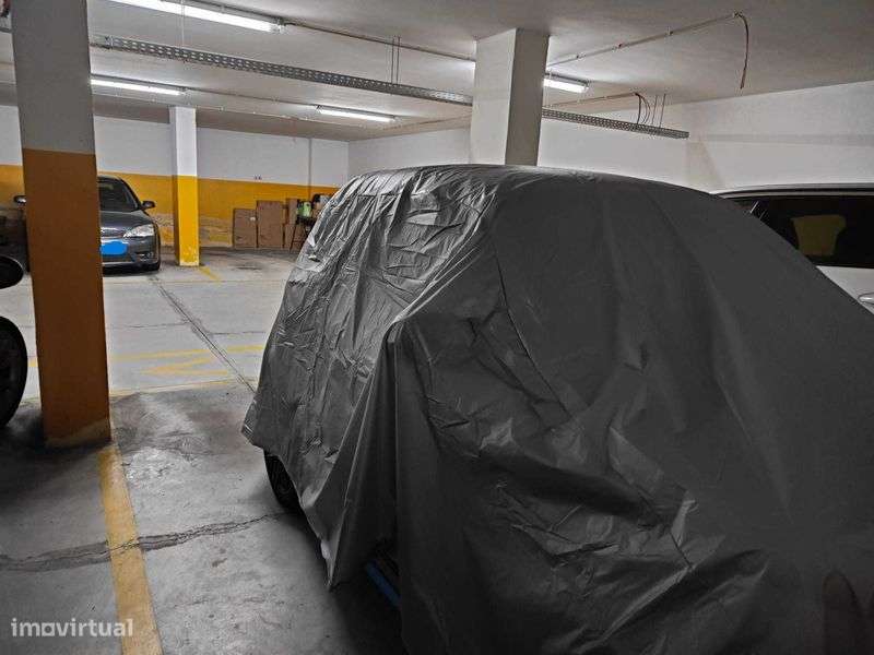 Arrenda-se ou vende-se lugar de garagem em Azurém - Guimarães - Grande imagem: 5/6
