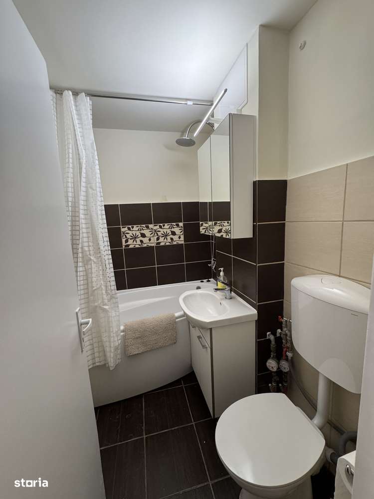 Închiriez apartament 4 camere pe malul Crisului, aproape de centru - Imagine principală: 4/13