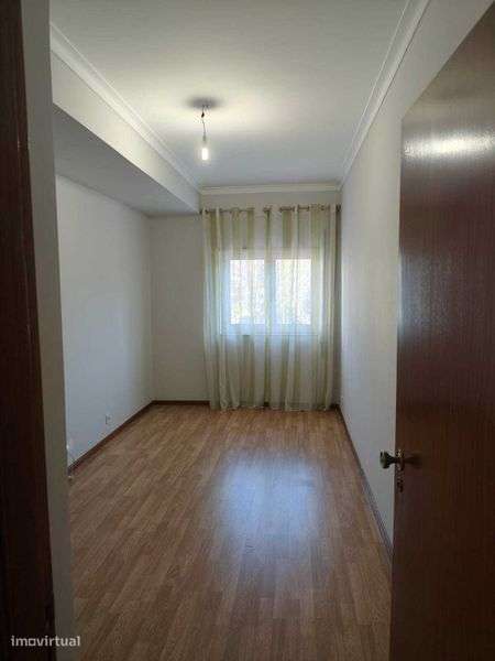 Arrenda-se apartamento T3 na Rua Dr. Francisco Duarte, Braga-S. Vitor - Grande imagem: 4/12