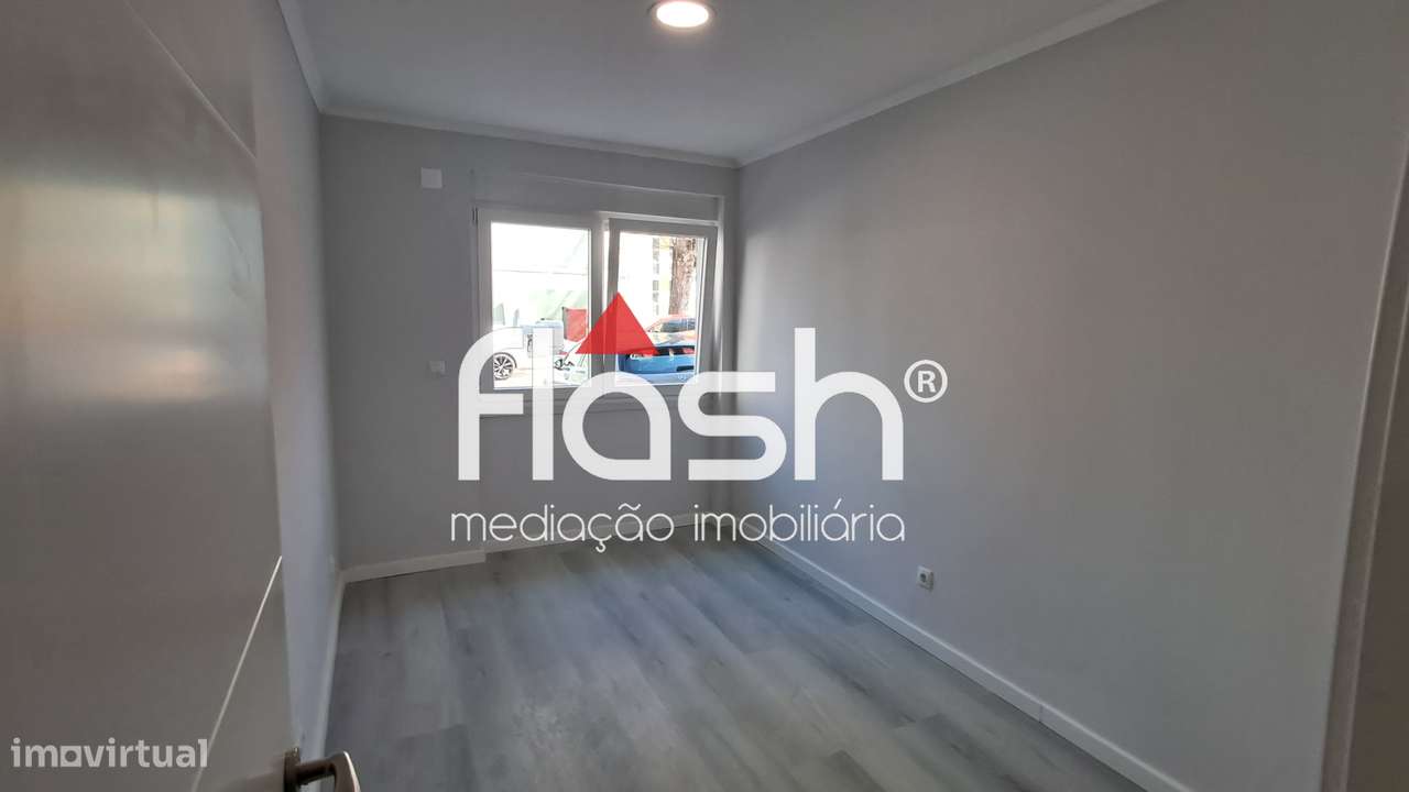 Apartamento T2 Remodelado em Benfica-11
