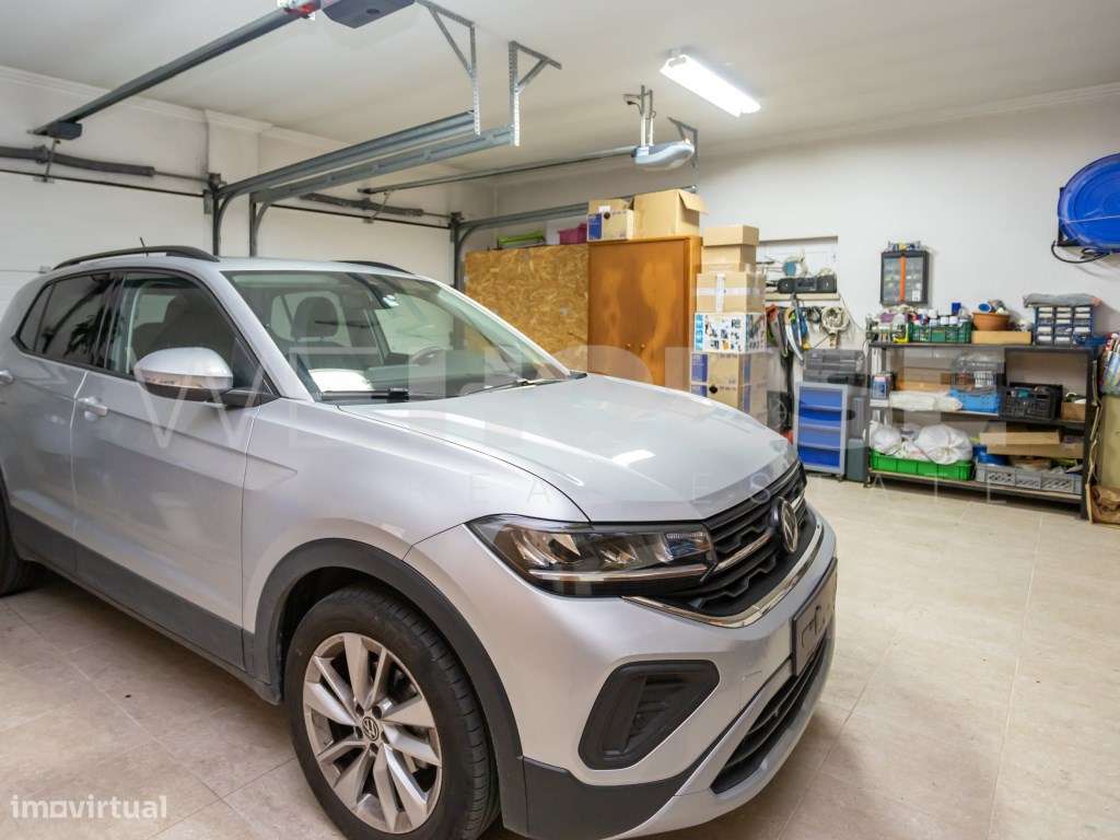 Moradia T4 com 280 m2, inserida em terreno com 2500 m2 em Palmela-24