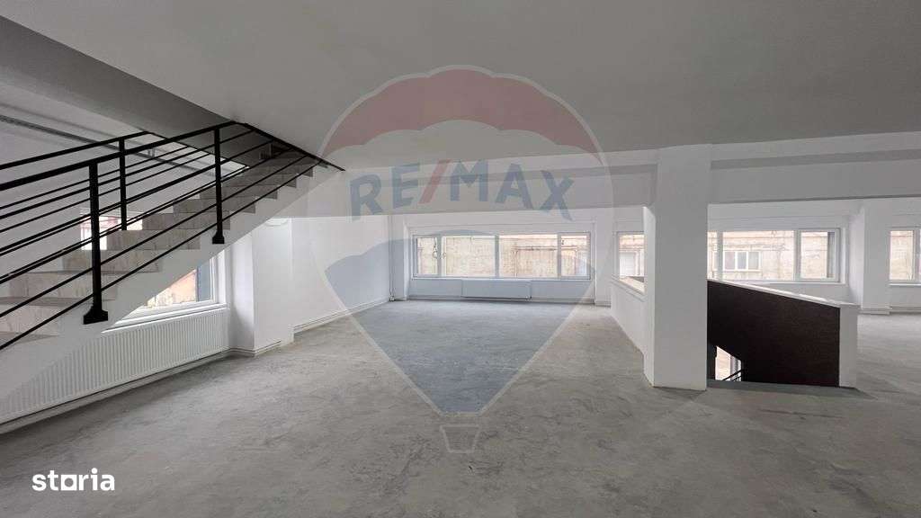 Spatiu comercial de 990mp de inchiriat - Imagine principală: 2/13