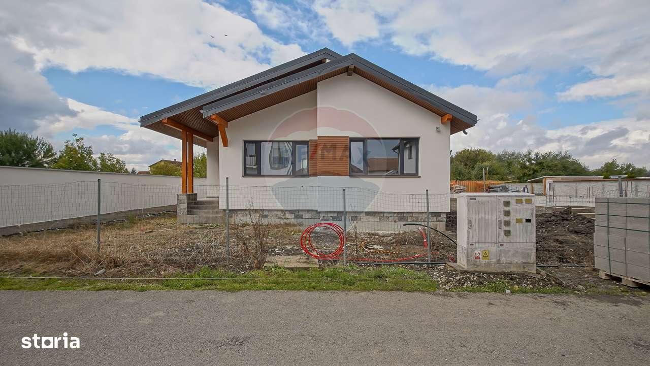 Comision 0 %! Casă cu 4 camere de vânzare în zona Stupini! - Imagine principală: 2/20