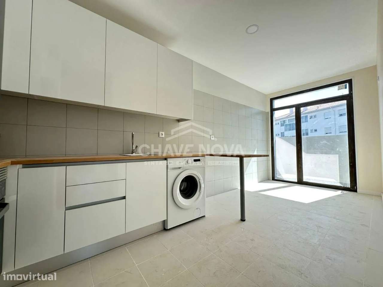 Apartamento T3 na Foz | Totalmente Remodelado-0