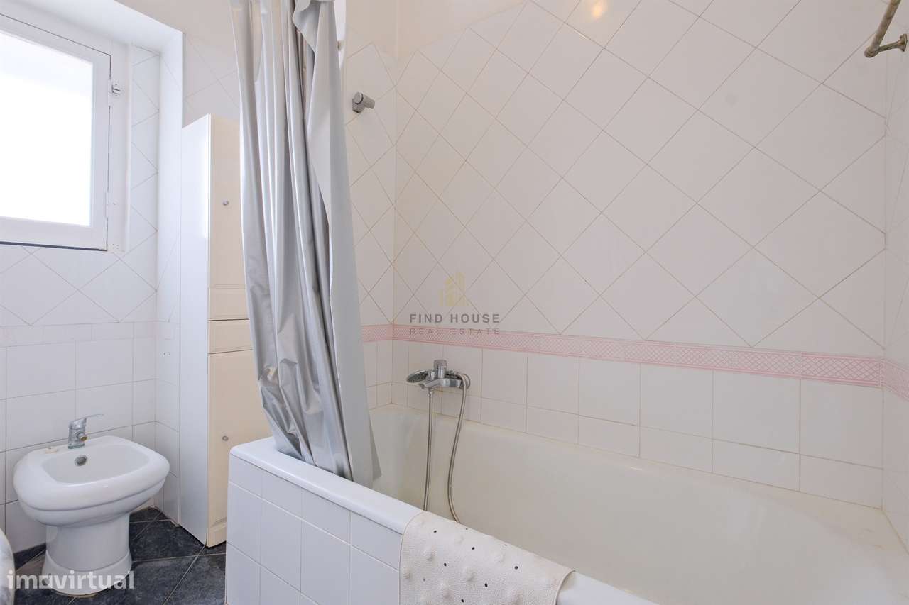 Apartamento T2 para remodelar no centro de Paço de Arcos-11