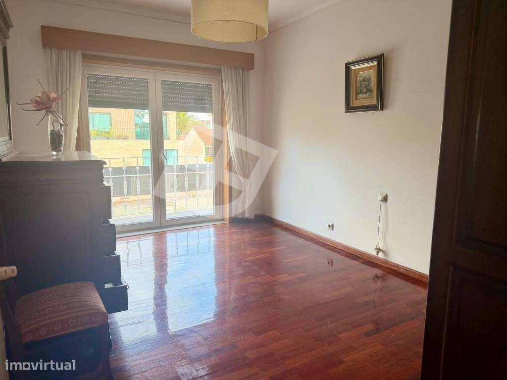 Moradia T4 Isolada c/ Jardim - Patela - S. Bernardo-15