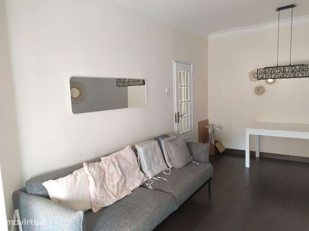 T2 remodelado e semiequipado na Amadora-12