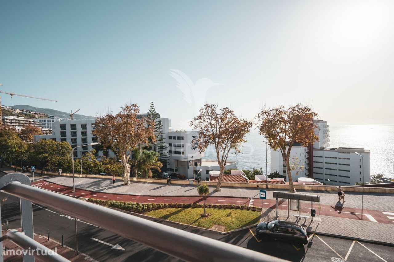 Prédio - Funchal - Monumental - 5 Apartamentos e 2 Lojas