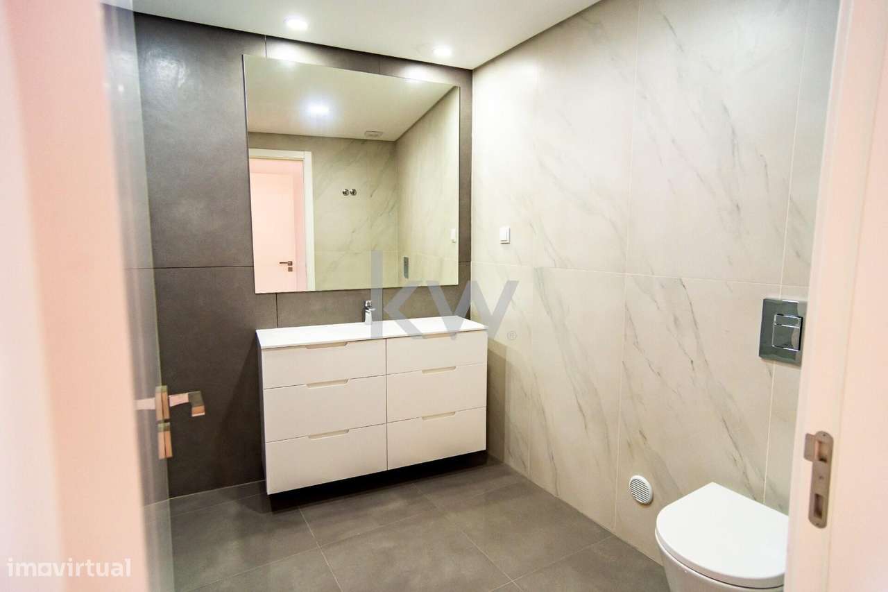 Oportunidade nas Colinas: T3 com Estilo, Luz Natural e Estacionamento-21