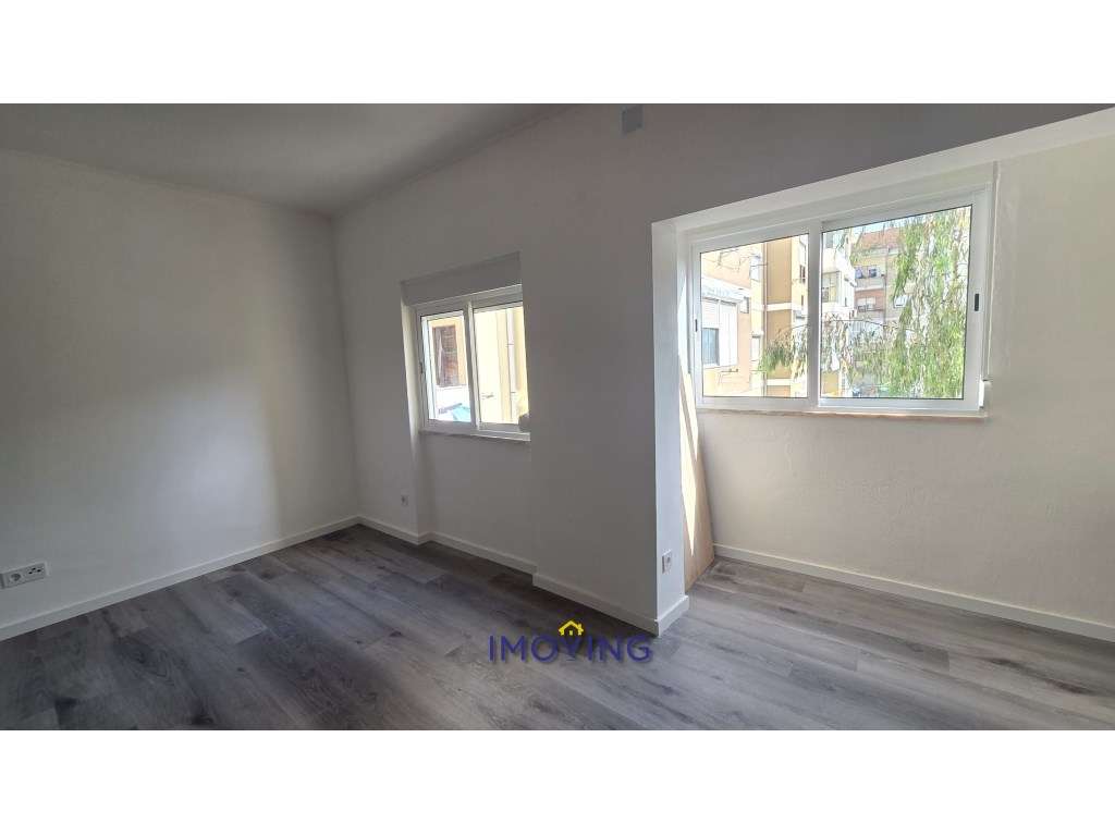 Apartamento T2 totalmente remodelado na Baixa da Banheira-8