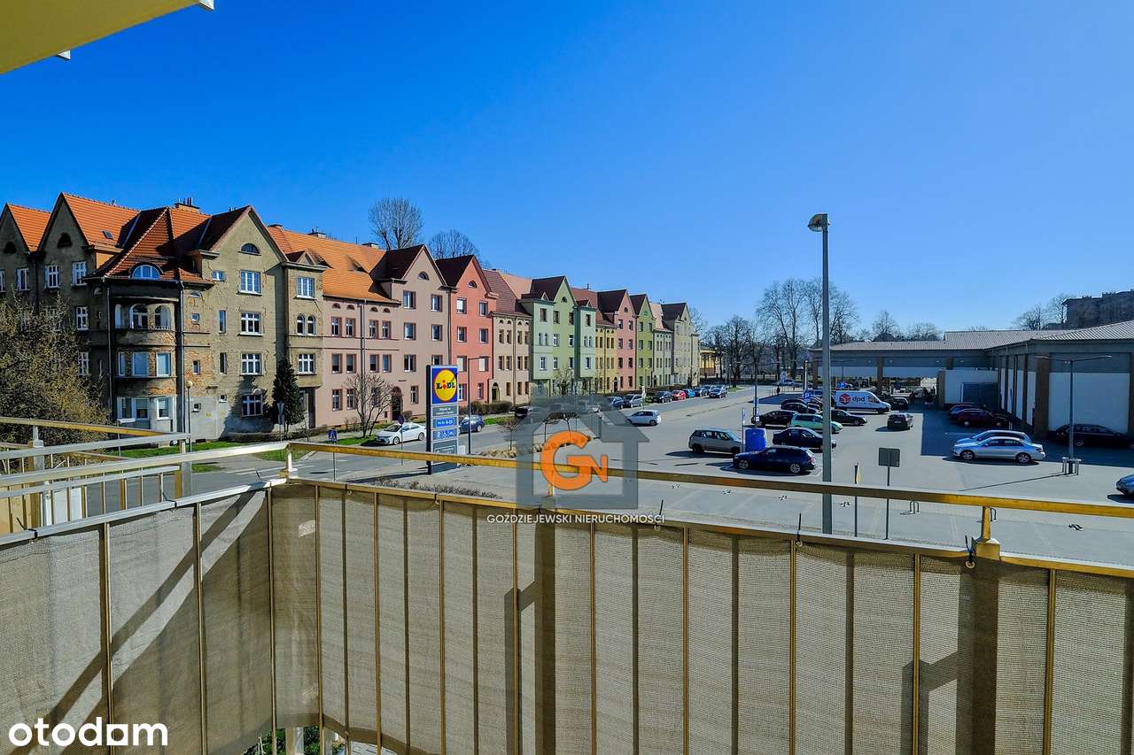 Sprzedam 4 pok mieszkanie o pow. 90m2 + miejsce parkingowe w garażu.-18