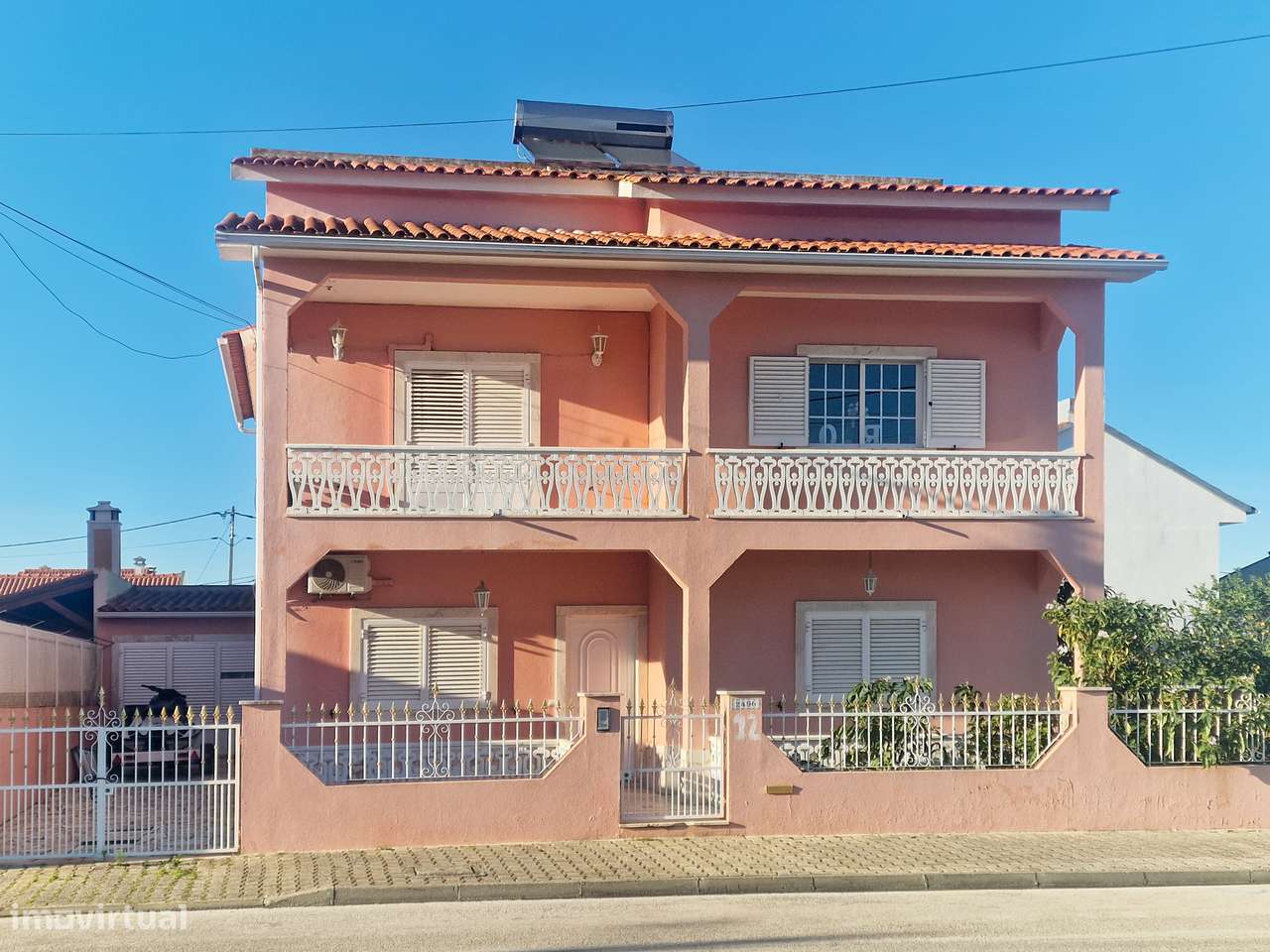 Moradia isolada de 6 assoalhadas com garagem - Zona tranquila-0