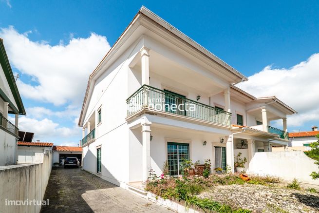 Moradia Geminada T4 com churrasqueira na Marinha Grande - Leiria-2