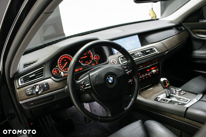 BMW Seria 7 - 13