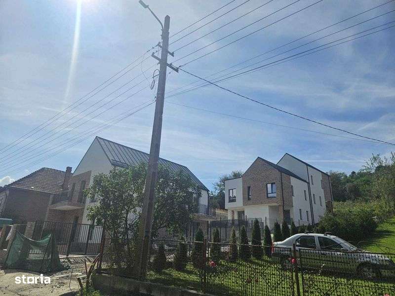 Casa de vanzare, cu terasa rooftop, la pret de apartament - Imagine principală: 5/8