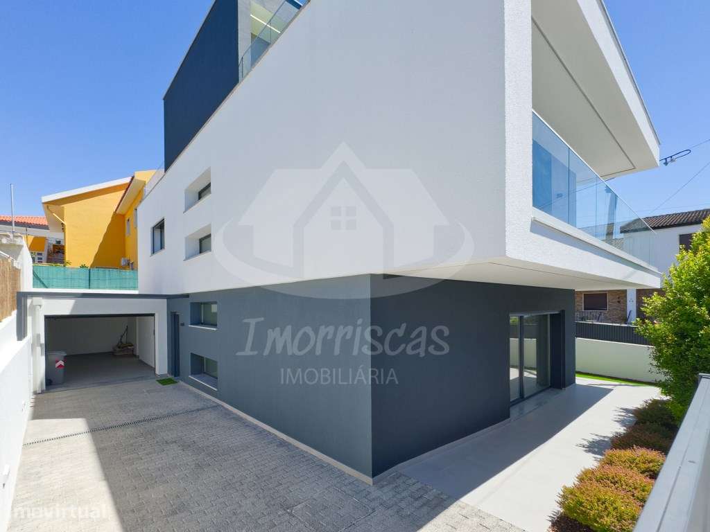 Moradia V4 Nova de Luxo com Rooftop e Vista Rio | Santa Iria de Azóia-6