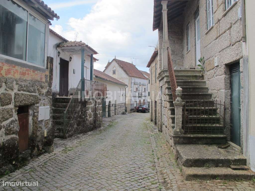 Moradia tradicional com 4 quartos com um grande jardim, pátio, área...-32