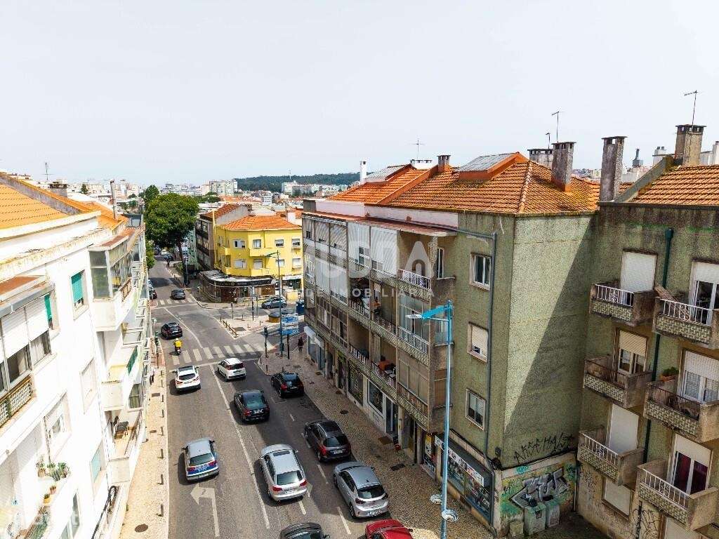 Excelente oportunidade no centro da Amadora: Apartamento T2 com locali-25