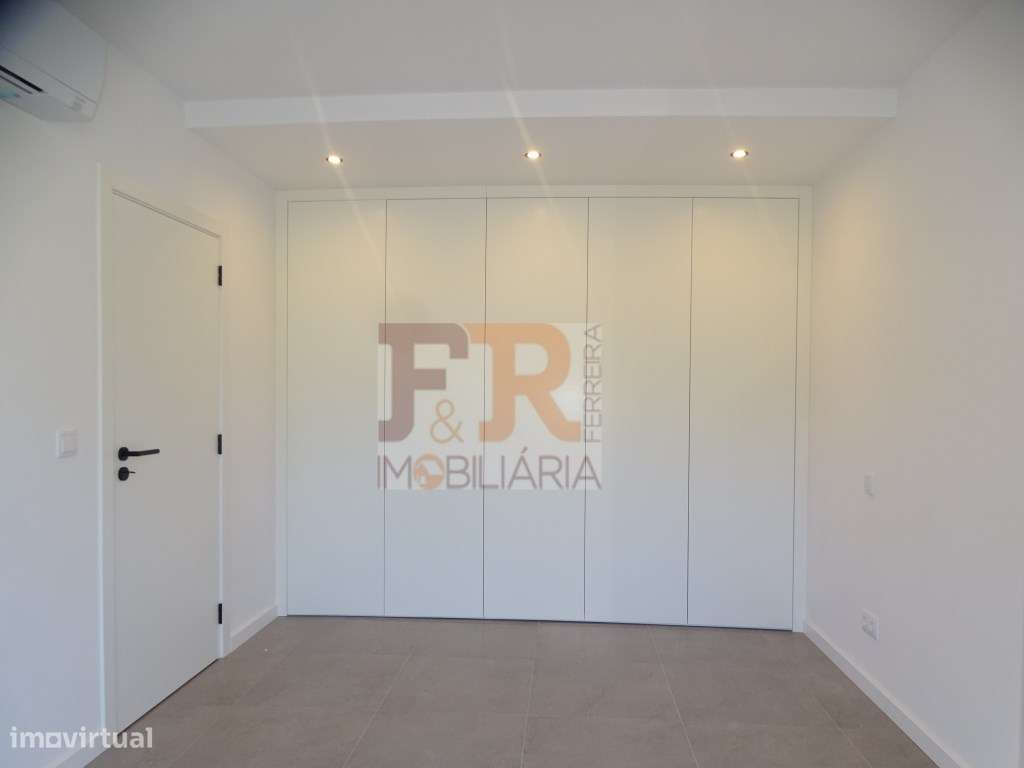 PRONTA!! Moradia Duplex T4 com Garagem, Quinta das laranjeiras Fern...-18