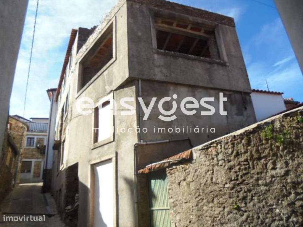 Moradia rústica com 4 pisos, situada em Fajão, Pampilhosa da Serra - Grande imagem: 5/13