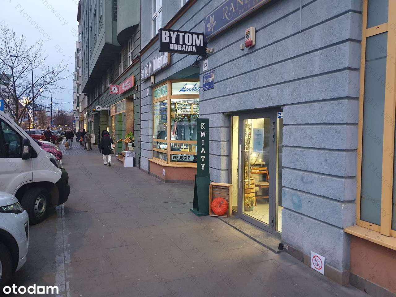 Dobrze WIDOCZNY przy SKRZYŻOWANIU ulic - Pełny obrazek: 3/8