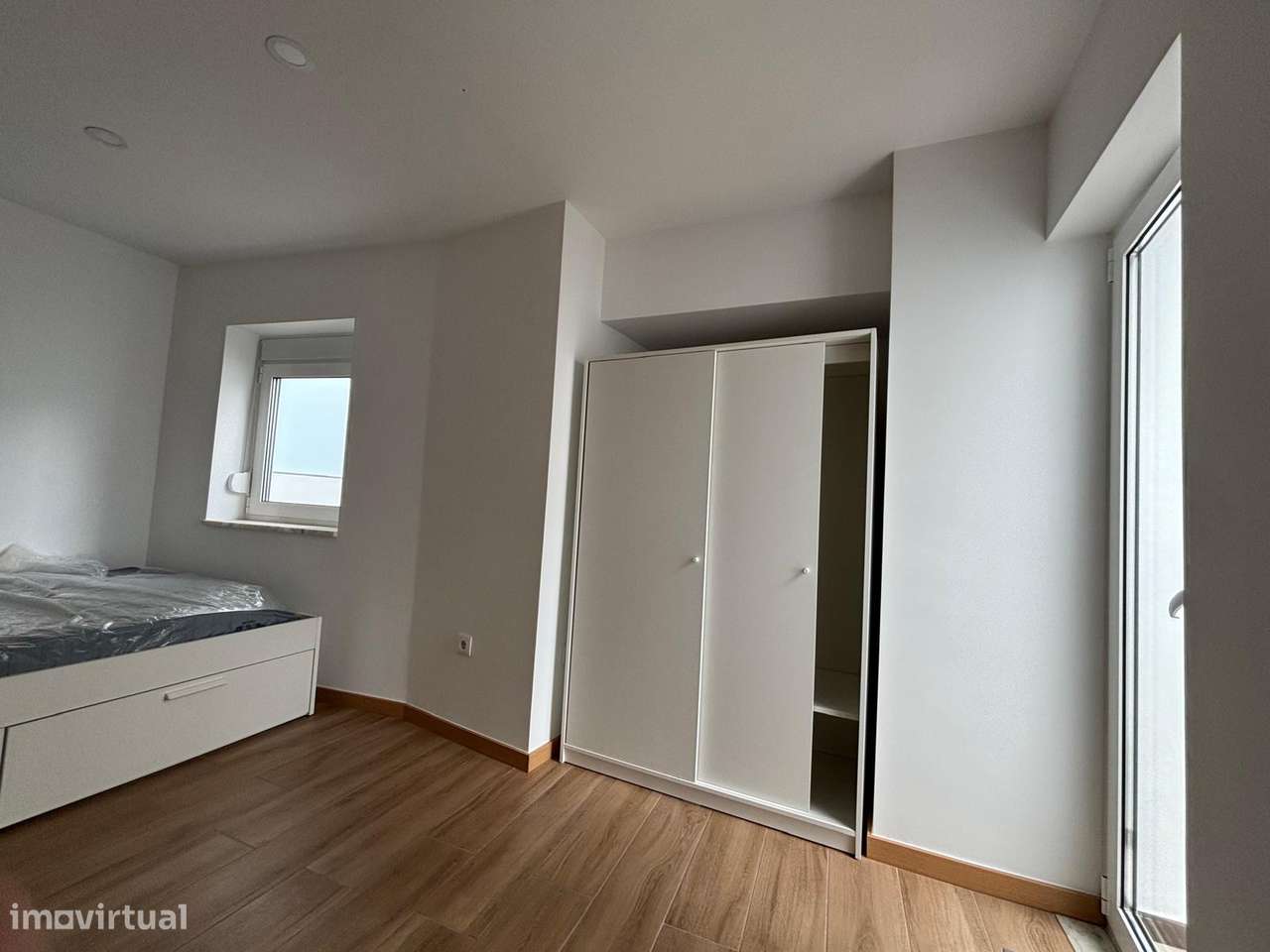 excelente T0 todo renovado na Rua do Brasil - Grande imagem: 4/13