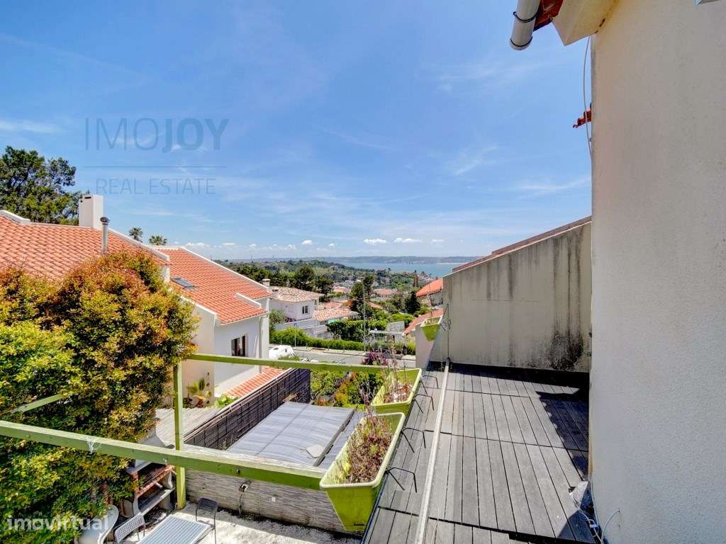 Charmosa Moradia T3 com Vista Mar no Alto do Lagoal-16