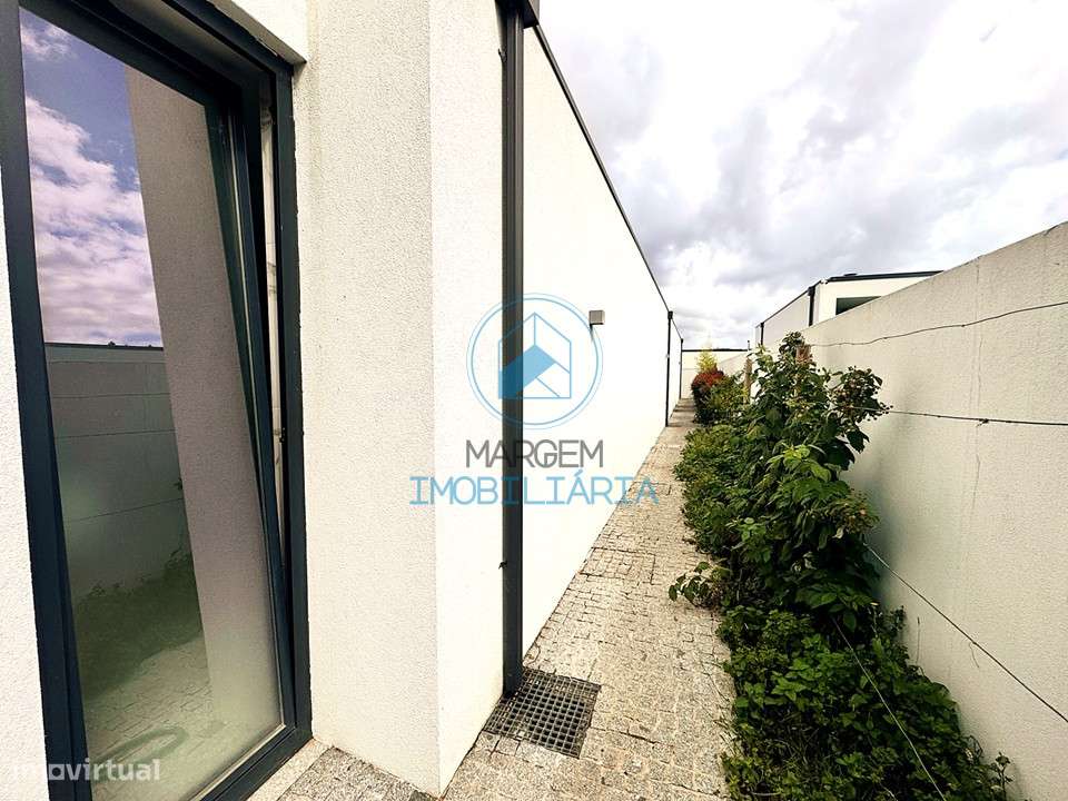 Moradia térrea individual – Painéis; AC; Lareira, Garagem-24