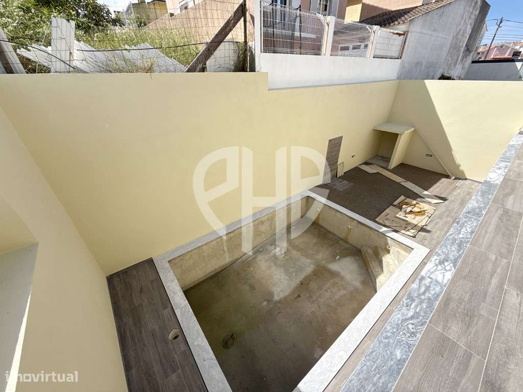 Moradia de Luxo T4 C/ Piscina e Box // Em Construção-38